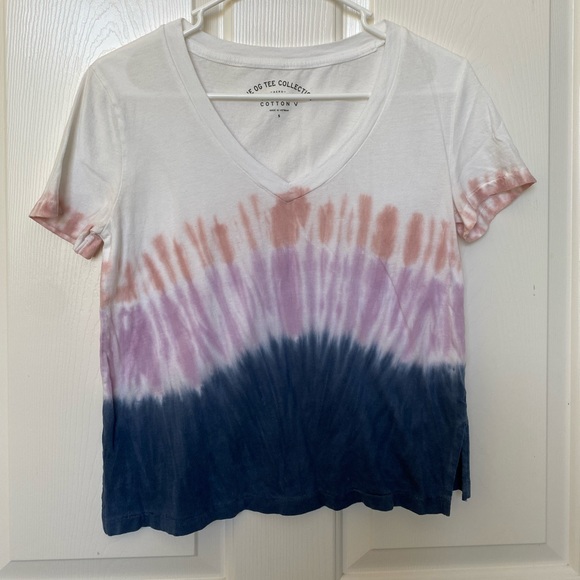 super cute tie-dye v-neck! - Picture 1 of 2